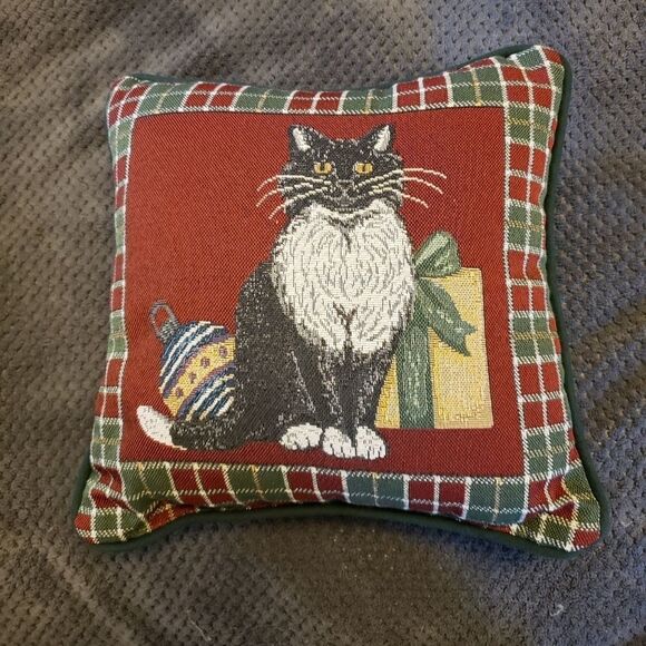 *Decorator pillow Cat with ornament - Picture 1 of 2